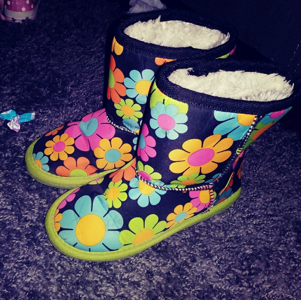 Size 11 Dawgs boots girls